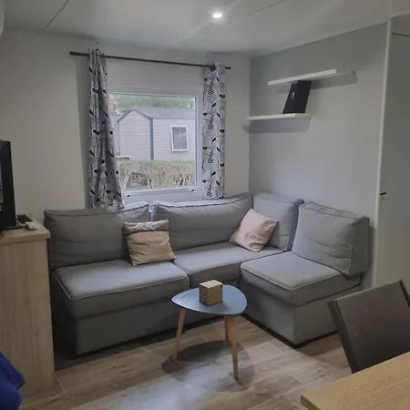 Mobilhome Dans Campsite