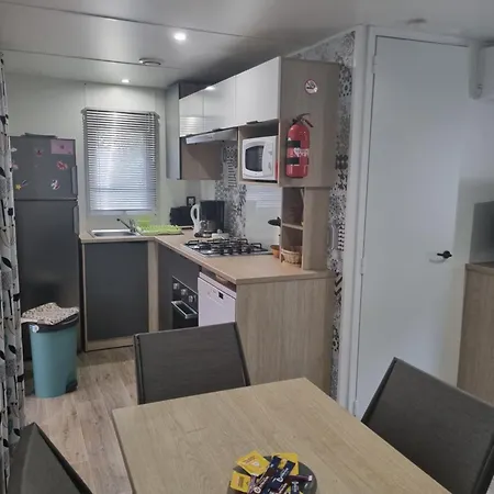 Mobilhome Dans キャンプ場 *